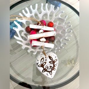 Hanging wooden heart w driftwood